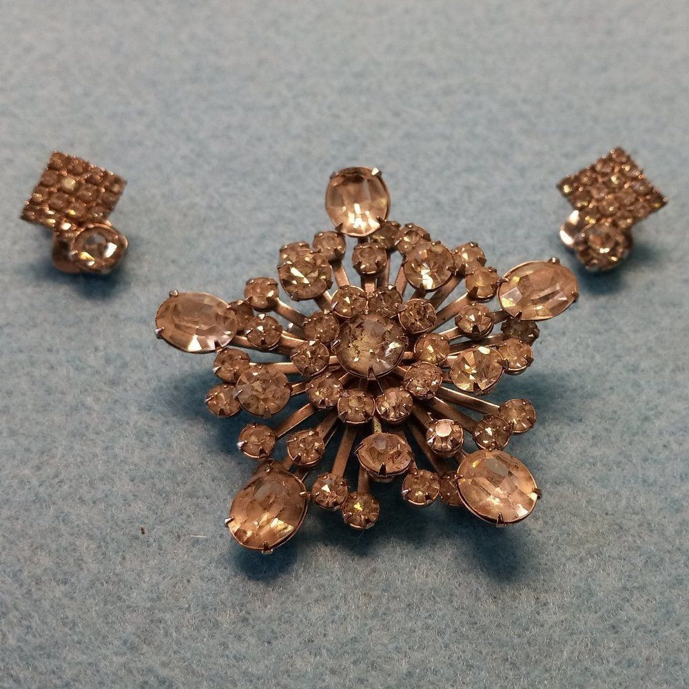 Vintagerhinestone Flowerbrooch/ Clip Earrings Cottagecore Grandmacore